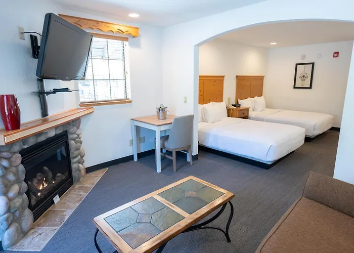 Leavenworth HotelsIcicle Village